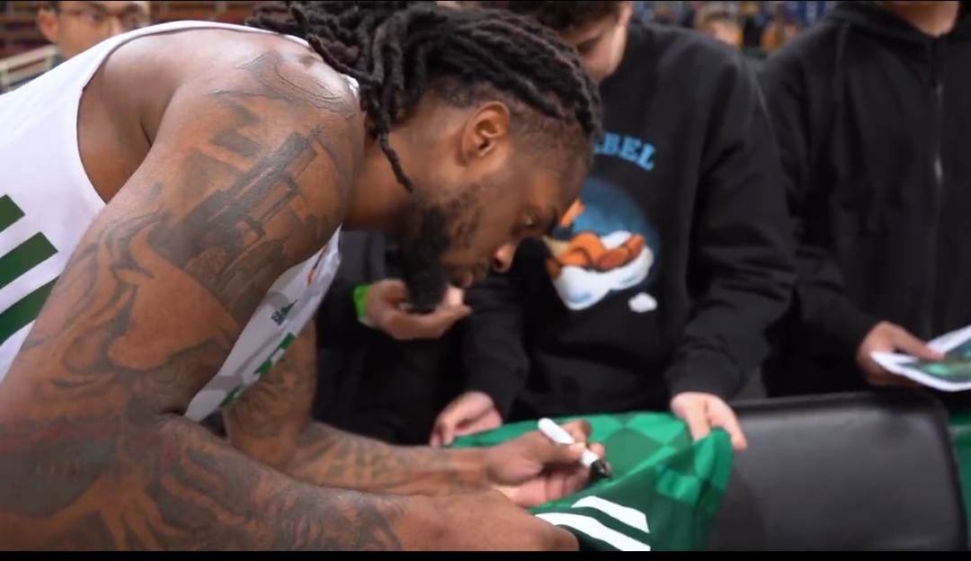 Παναθηναϊκός: Οι μικροί φίλοι της εξέδρας και τα αυτόγραφα (vid)