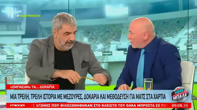 Έπος στο MEGA: Έβγαλε τη μεζούρα ο Χελάκης, την τράβηξε ο Καρπετόπουλος! (vid)