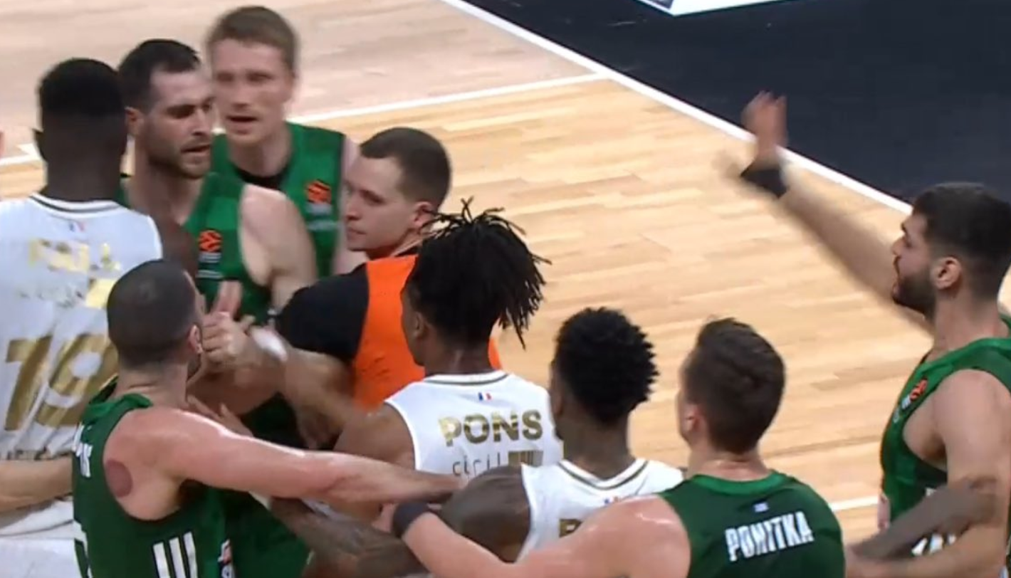 Άναψαν τα αίματα στο Αστρομπάλ - Υπερασπίστηκε τον Μαντζούκα ο Παπαγιάννης! (