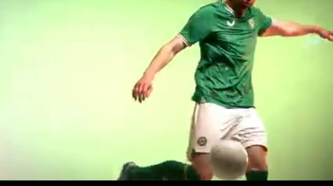 Τα σπάει! Με... Παναθηναϊκό, η νέα φανέλα της Εθνικής Ιρλανδίας (vid)