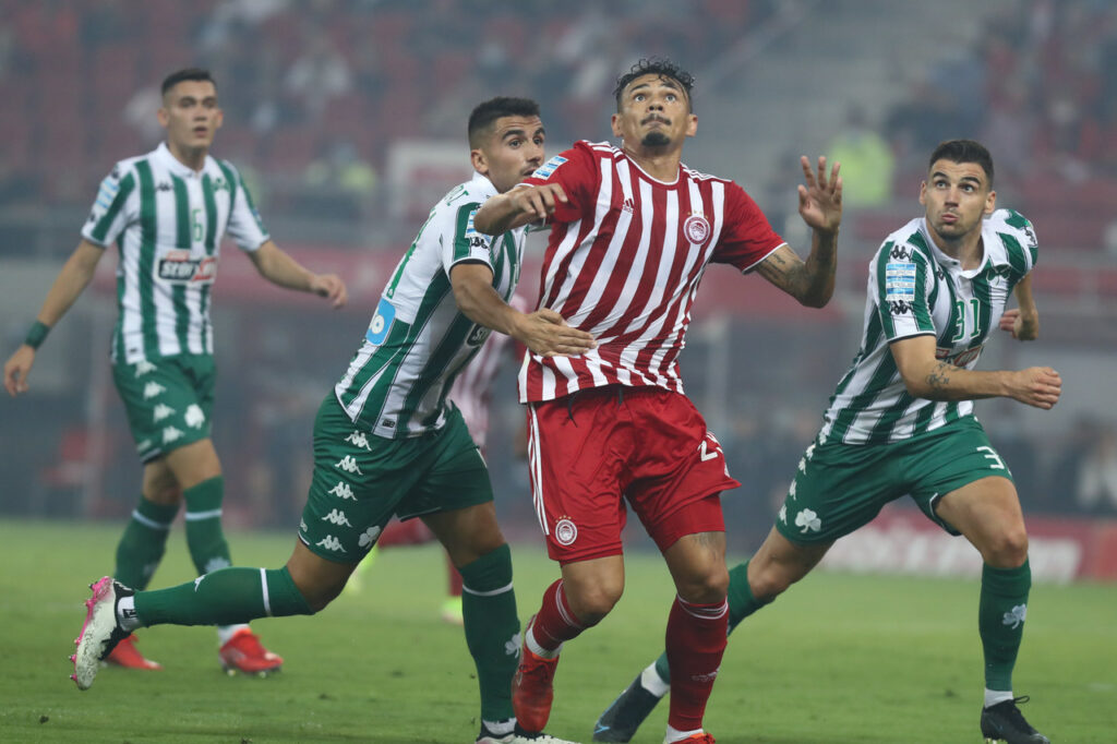 Παναθηναϊκός: Κίνδυνος στα στόπερ με Σάρλια,Πούγγουρα