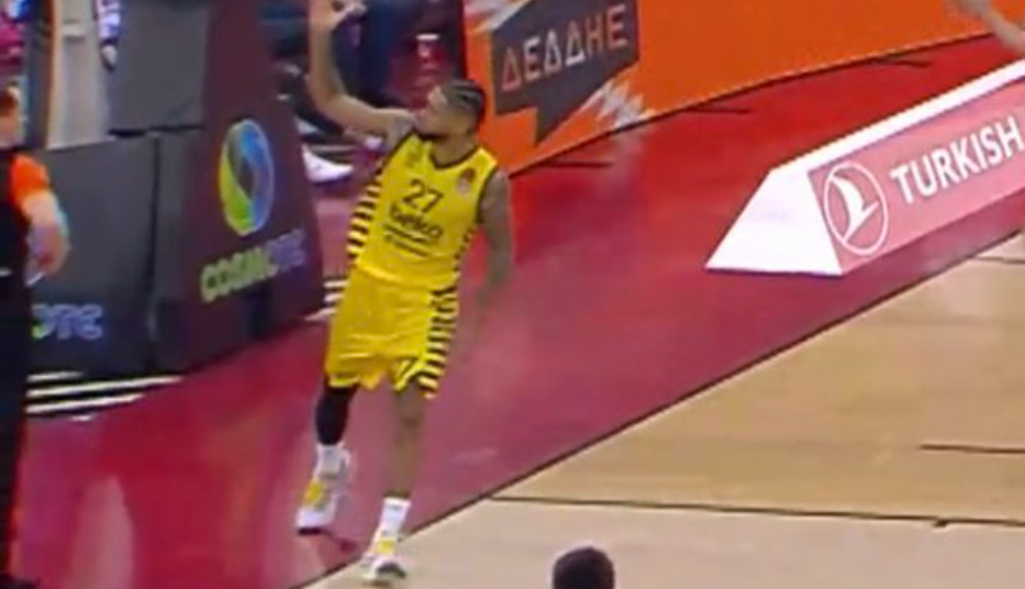 Ο Ντόρσεϊ «τελείωσε» τον Ολυμπιακό και... χαιρέτησε το ΣΕΦ! (vid)