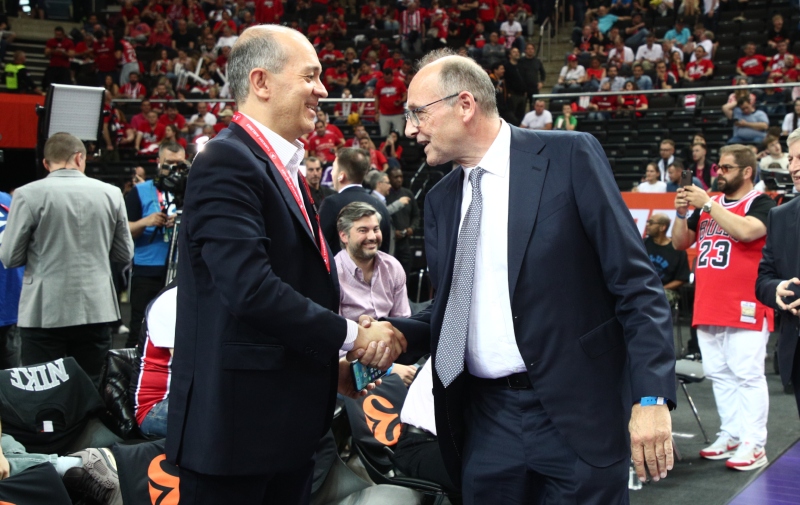 «Παρών» κι ο Λιόλιος στο Κάουνας, χαιρέτησε θερμά τους προέδρους του Ολυμπιακού