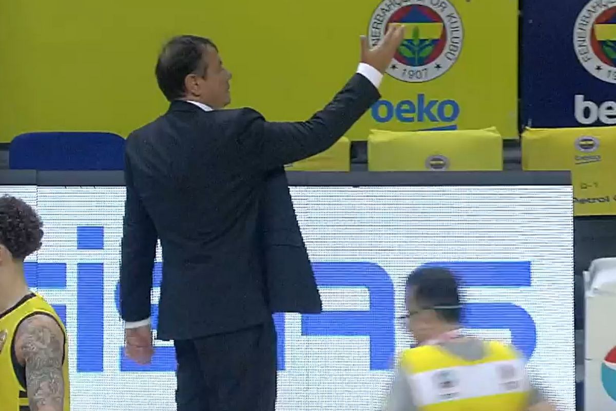 Βίντεο: Ο Ιτούδης δεν χαιρέτησε τον Αταμάν στο τέλος του αγώνα