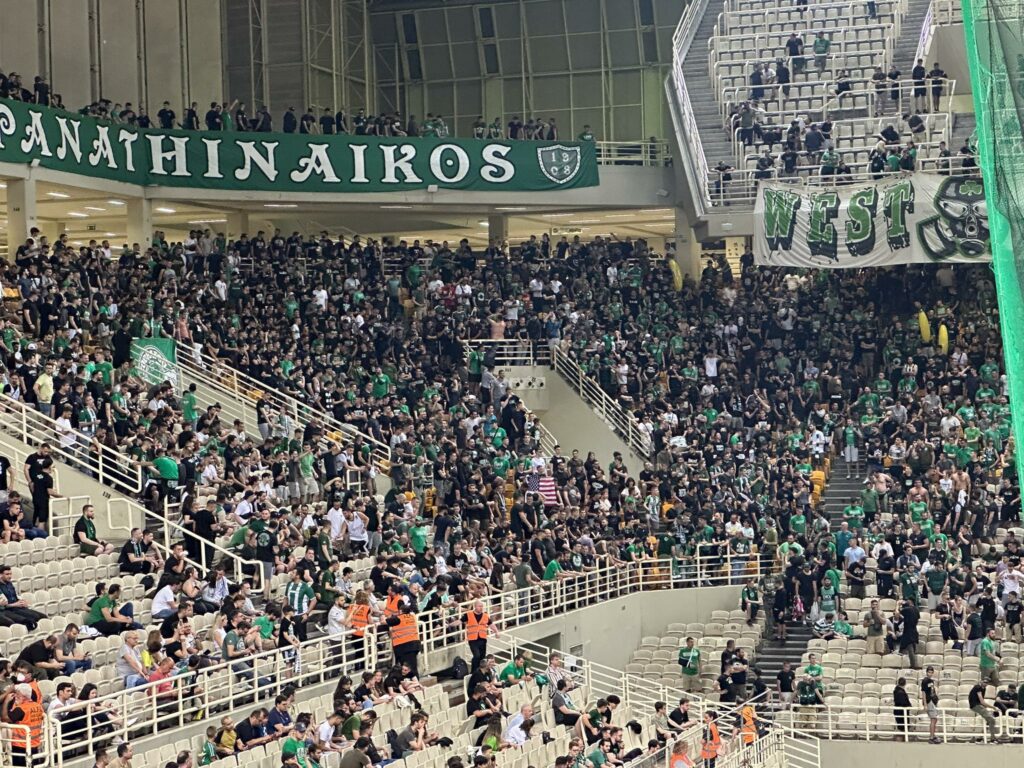 Έκρηξη στην εξέδρα από τους οπαδούς του Παναθηναϊκού: «Εγώ σου βάζω μυαλό…» (vid