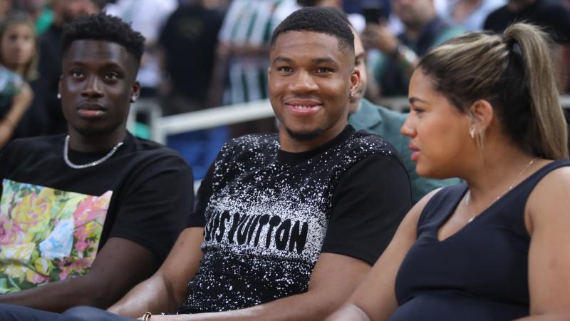 Στο ΟΑΚΑ οι Γιάννης και Άλεξ Αντετοκούνμπο!