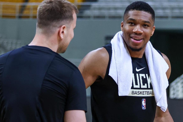 Τα είπαν σε ευχάριστο κλίμα Δ. Αγραβάνης - Γ. Αντετοκούνμπο, προπονήθηκαν... μαζί! (pics)