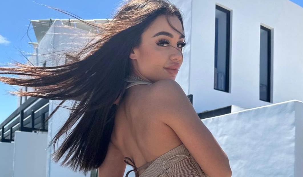 Στη Μύκονο πασίγνωστη πορνοστάρ - Το κορδόνι που προκάλεσε ταραχή! - Δείτε το βίντεο (vid)