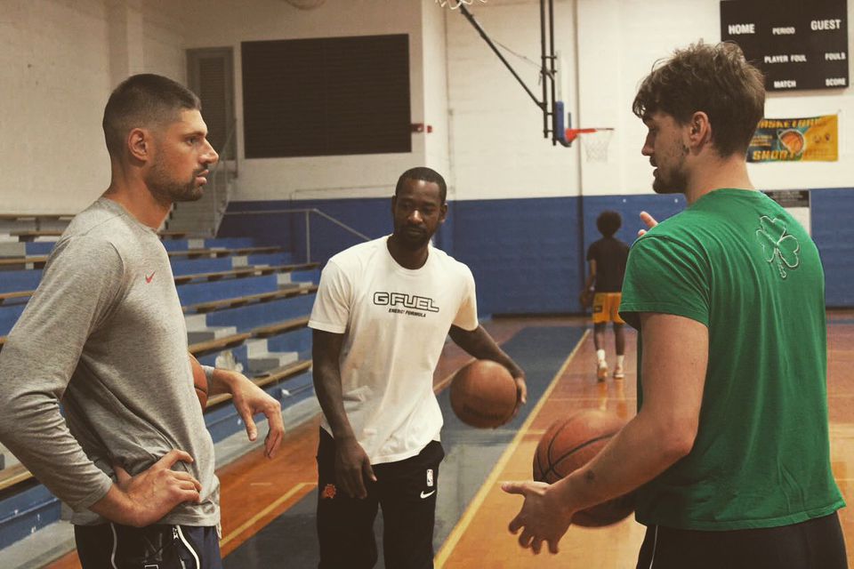 Ο Μάριο Χεζόνια συνάντησε... παλιόφιλους στα πράσινα!