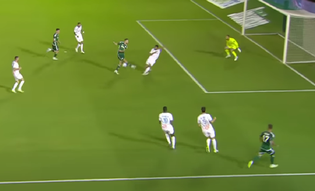 Ο Σπόραρ βρήκε «αέρα» σε φάση που μύριζε... σίγουρο γκολ! (vid)