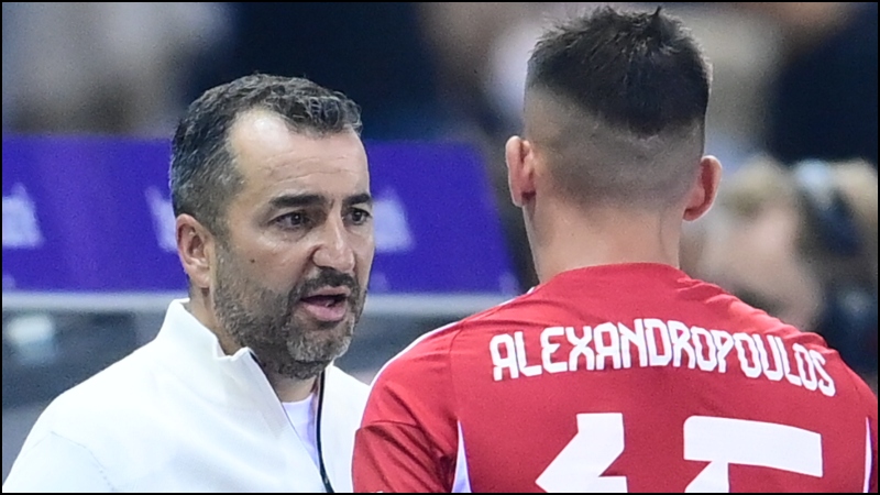 Μαρτίνεθ για Αλεξανδρόπουλο: «Τον βοηθάει το κλίμα του Ολυμπιακού, δεν φέρνει αντιρρήσεις»