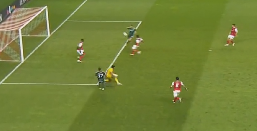 Η ευκαιρία της σεζόν στο Champions League - Το έστειλε ψηλά σε κενή εστία ο Σπόραρ! (vid)