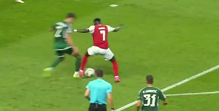 Σώθηκε από το VAR ο Παναθηναϊκός: «Θέατρο» ο Μπρούμα, «ξεγέλασε» τον Τσβάιερ! (vid)