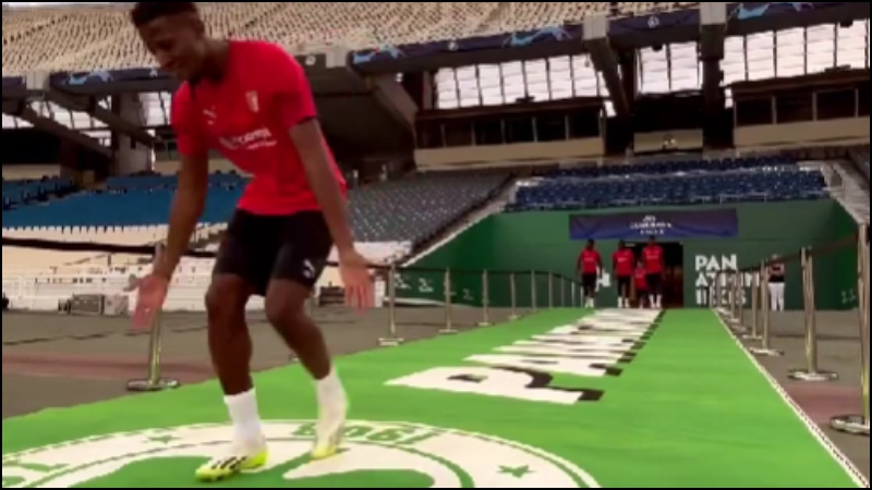 Γελάκια και ασέβεια στο σήμα του Παναθηναϊκού από τη Μπράγκα! (vid)