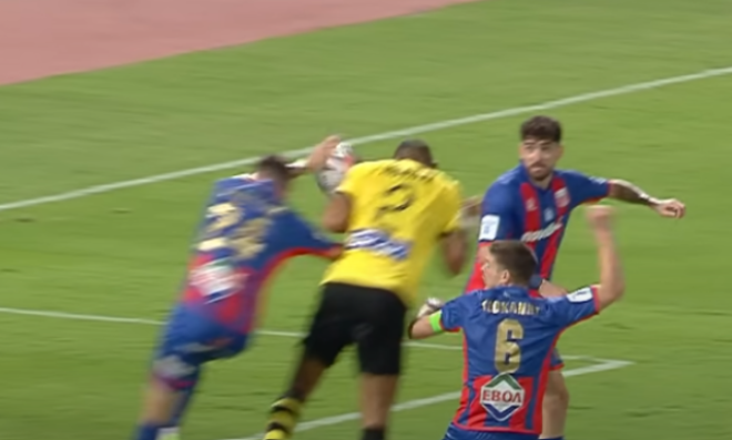 Ο Μπέος διώχνει τον Κρούζλιακ που έκανε το πέναλτι με την ΑΕΚ και θέλει τον Τζαβέλλα! (vid)