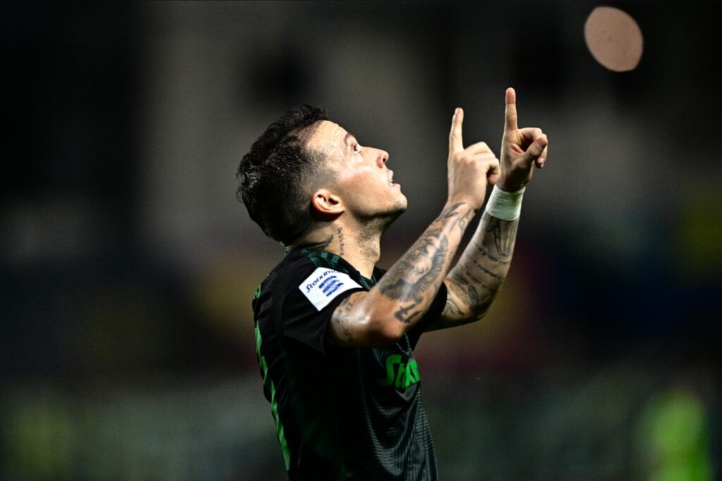 Μπερνάρ: Οι δηλώσεις μετά το χατ-τρικ και τη... μπάλα που πήρε!