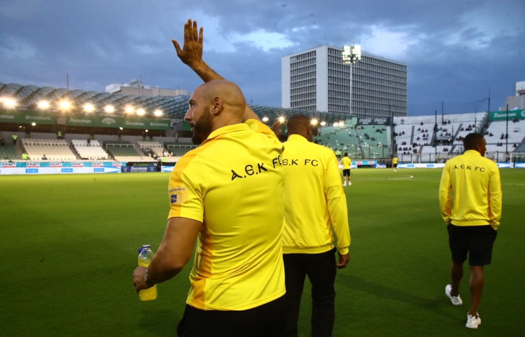 Προκλητικός Άμραμπατ: Χαιρέτησε τη Θύρα 13