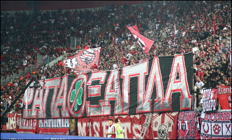 Πανό από τους οπαδούς του Ολυμπιακού: «Φάπα - Ξάπλα» (pic)