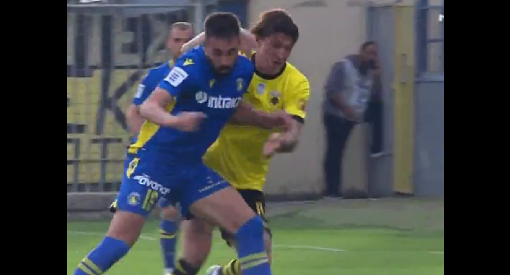 Βίντεο: Η... ανεξήγητη αποβολή του Καστάνιο στο Αστέρας - ΑΕΚ (vid)