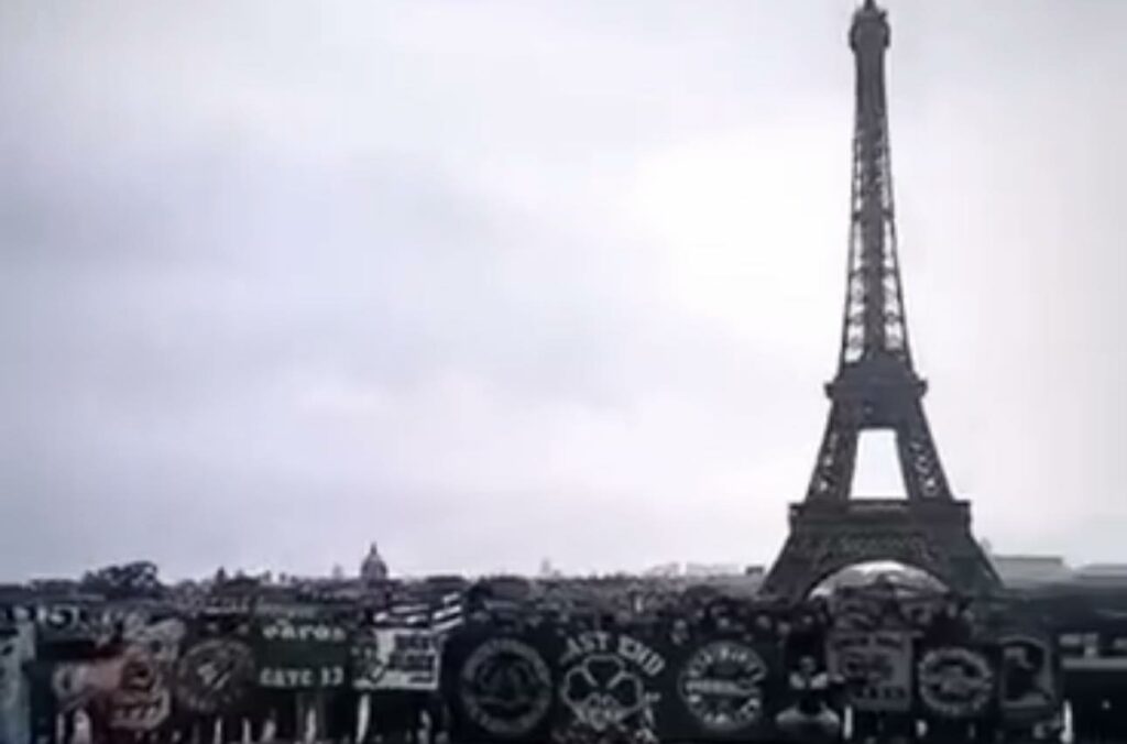 «Παράνοια» κάτω από τον Πύργο του Άιφελ - Το πράσινο σύνθημα που «δόνησε» το Παρίσι