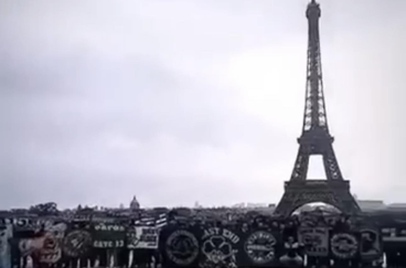 «Παράνοια» κάτω από τον Πύργο του Άιφελ - Το πράσινο σύνθημα που «δόνησε» το Παρίσι