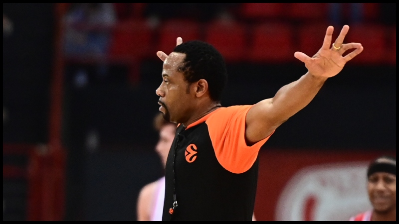 Ο Ολυμπιακός «έκοψε» δια παντός το γήπεδο στον φίλαθλο που επιτέθηκε ρατσιστικά στον διαιτητή Μπισάνγκ!