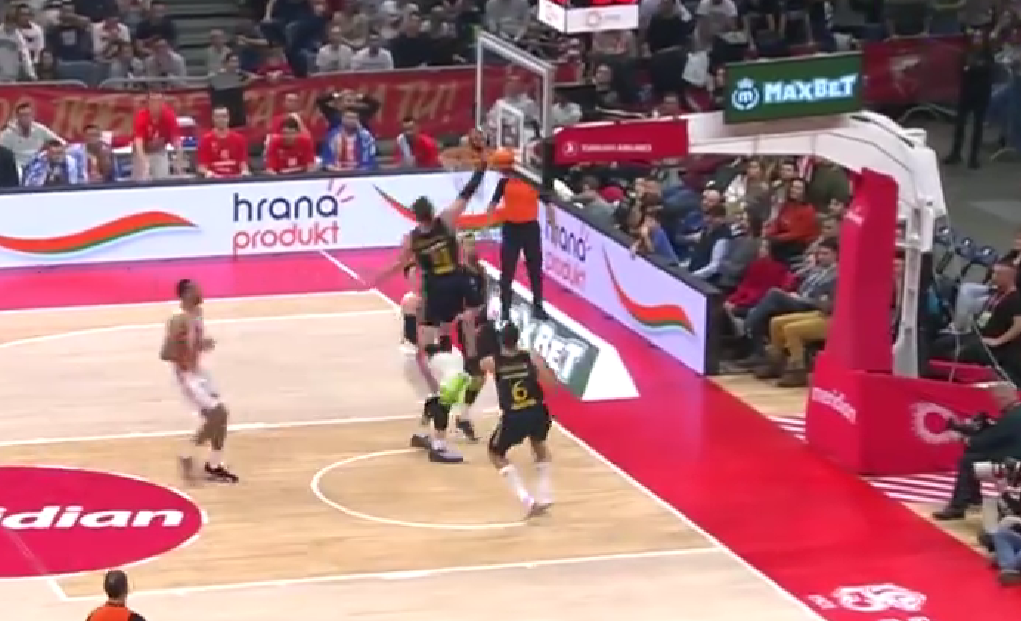 Απίστευτο alley oop κάρφωμα από τον Χεζόνια! (vid)