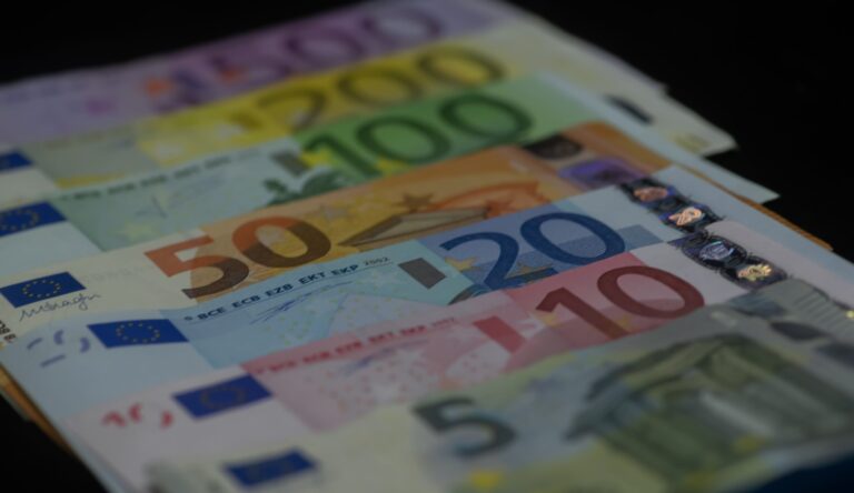 ΕΦΚΑ ΔΥΠΑ ΟΑΕΔ: «Βρέχει» λεφτά από 27/12: Ποιοι θα δουν χρήματα στα ΑΤΜ