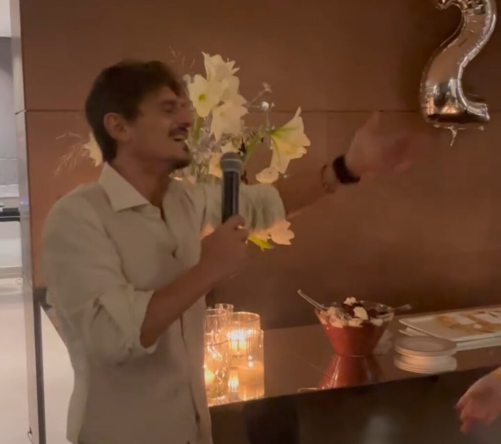 Δ. Γιαννακόπουλος: Τραγούδησε Οικονομόπουλο στο ρεβεγιόν (vid)