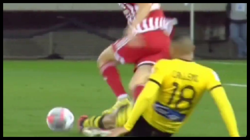 Χέρι Μασούρα και... πέναλτι! Έντονα παράπονα του Ολυμπιακού για τη διαιτησία! (vid)