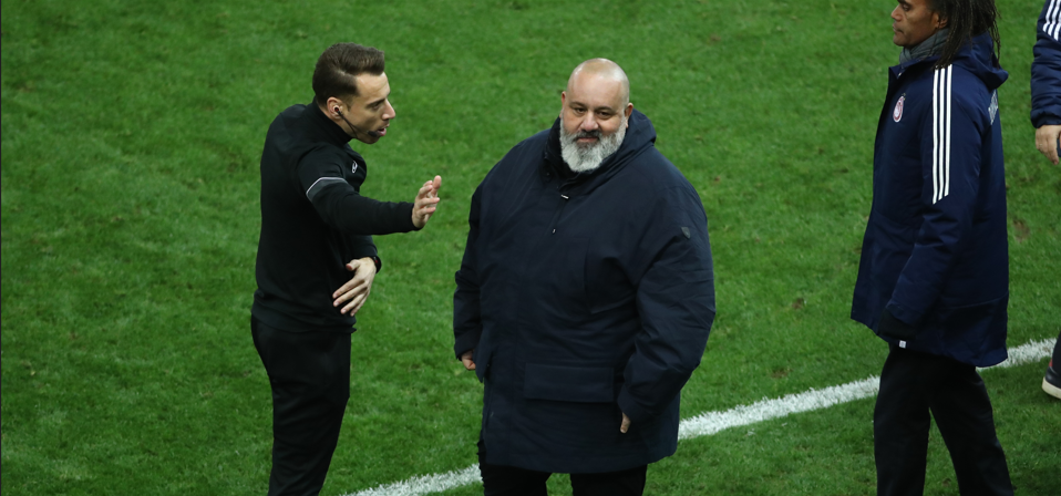 Καραπαπάς: «Χάζεψαν και οι μαϊμούδες - Είστε νάνοι και θέλετε δέκα ζωές να φτάσετε τον Ολυμπιακό»