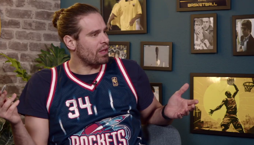 Μπόγρης: «Αν είναι δυνατόν, πόσο τραγουδάει ο Σλούκας - Στον Ολυμπιακό δεν έμαθε ένα σύνθημα!» (vid)