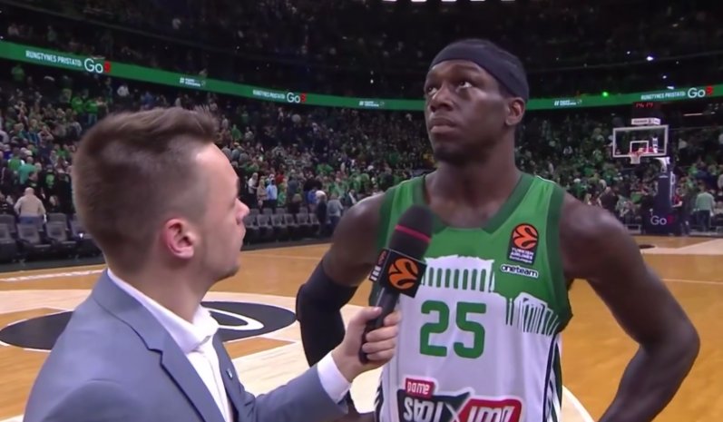 Δεν έβγαλε... λέξη ο Κέντρικ Ναν σε ερώτηση δημοσιογράφου (vid)