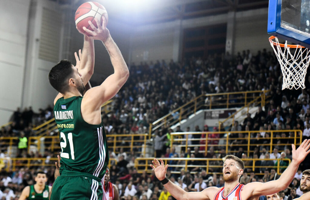 Παναθηναϊκός - Ολυμπιακός: Ο Παπαπέτρου ζήτησε από τους συμπαίκτες του να μείνουν στην απονομή των «ερυθρολεύκων»