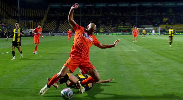 «Οσκαρική» πτώση Άμραμπατ, θέατρο και... πέναλτι ο Σιδηρόπουλος! (vid)