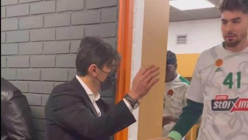 Ο Γιαννακόπουλος έκανε high five με όλα τα μέλη στα αποδυτήρια! (vid)