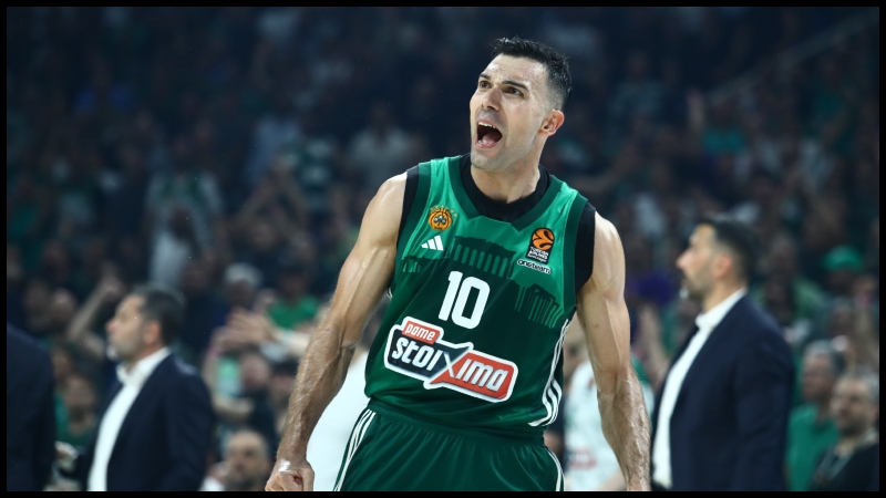 ΑΠΙΘΑΝΟΣ Σλούκας, παίζει στην 4η περίοδο με τράβηγμα στη γάμπα!