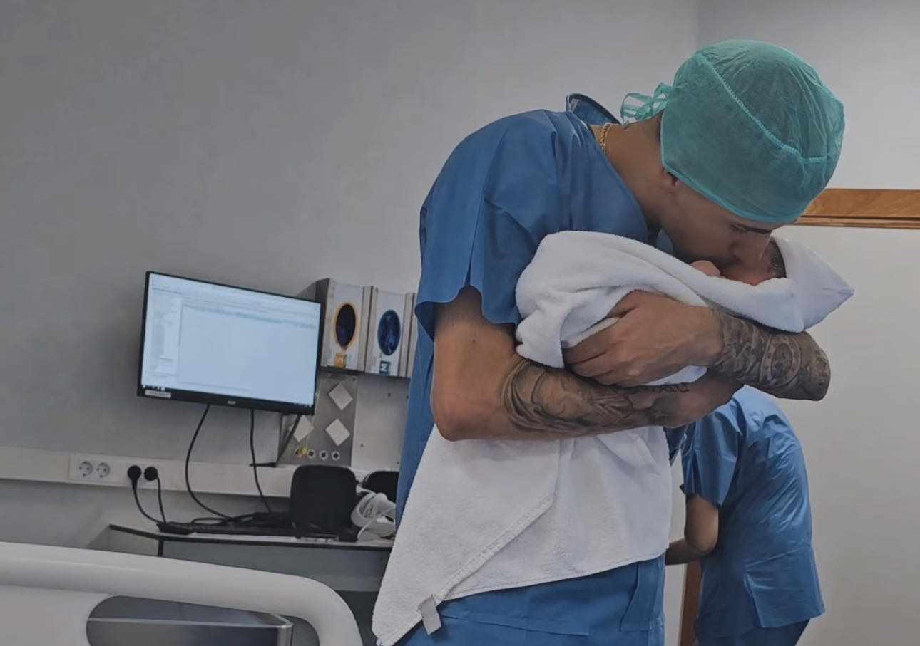 Παναθηναϊκός: Ο Αιτόρ αγκαλιά με τη νεογέννητη κόρη του (pic)