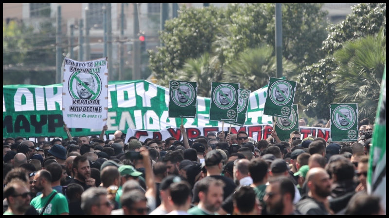 Τόσο κόσμο έχει αυτή την ώρα το συλλαλητήριο των οπαδών του Παναθηναϊκού - Ξεκινά η πορεία