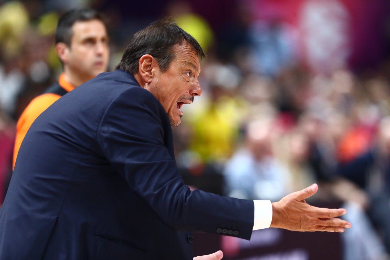 ΑΠΙΣΤΕΥΤΟΣ Αταμάν: Ετσι πώρωσε τους παίκτες στα αποδυτήρια! (vid)