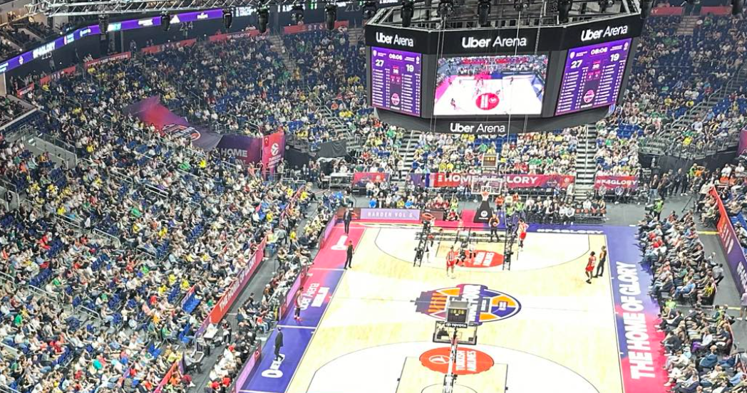 ΕΠΟΣ: Έπαιξαν το «Ζάρι» της Μαρίνας Σάττι στο ημίχρονο του Ολυμπιακού!