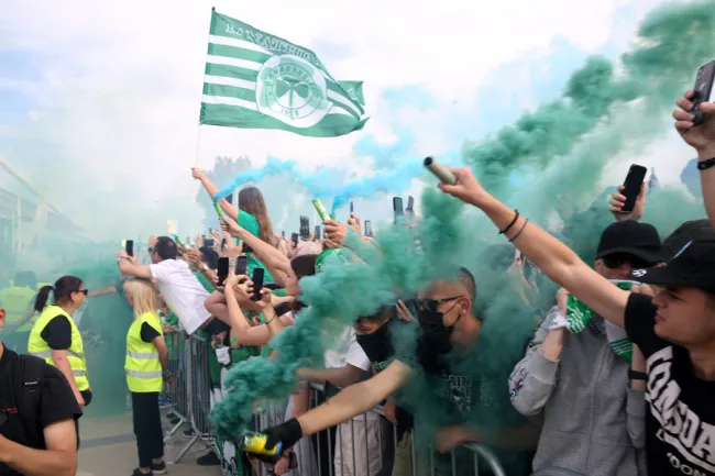 ΤΟ ΑΠΟΛΥΤΟ ΜΕΓΑΛΕΙΟ ΤΟΥ ΠΑΝΑΘΗΝΑΙΚΟΥ: Μια ημέρα απόλυτης «παράνοιας» σε αεροδρόμιο και ΟΑΚΑ (pics-vids)