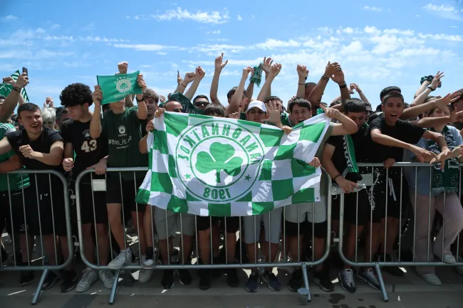 ΤΟ ΑΠΟΛΥΤΟ ΜΕΓΑΛΕΙΟ ΤΟΥ ΠΑΝΑΘΗΝΑΙΚΟΥ: Μια ημέρα απόλυτης «παράνοιας» σε αεροδρόμιο και ΟΑΚΑ (pics-vids)