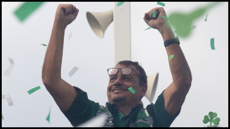 Aταμάν στον κόσμο: «Ζητήσατε το 7ο αστέρι, είναι εδώ»! (vid)