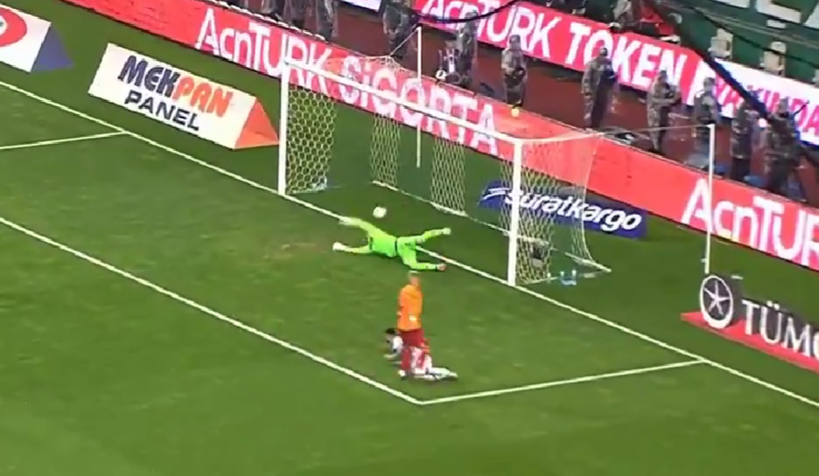 Απίθανο γκολ τίτλου από τον Ικάρντι με τακουνάκι κόντρα στην Κόνιασπορ (vid)