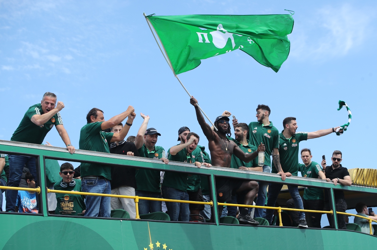 ΤΟ ΑΠΟΛΥΤΟ ΜΕΓΑΛΕΙΟ ΤΟΥ ΠΑΝΑΘΗΝΑΙΚΟΥ: Μια ημέρα απόλυτης «παράνοιας» σε αεροδρόμιο και ΟΑΚΑ (pics-vids)