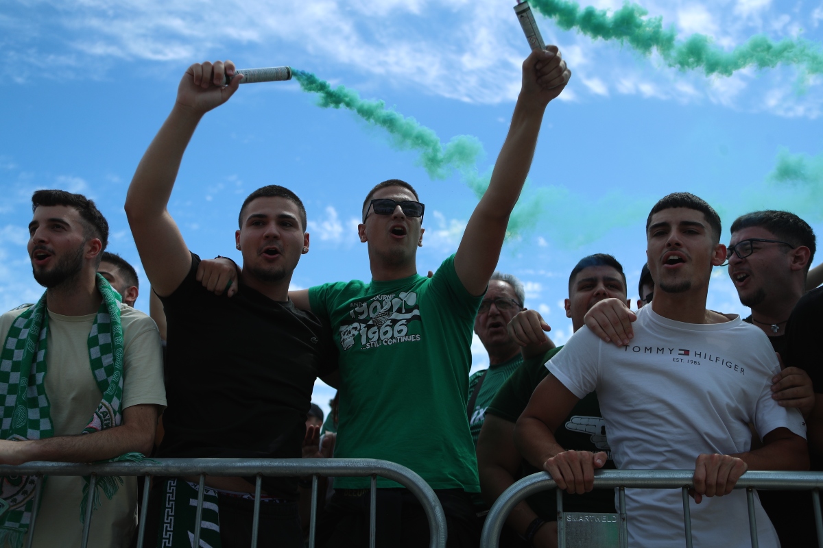 ΤΟ ΑΠΟΛΥΤΟ ΜΕΓΑΛΕΙΟ ΤΟΥ ΠΑΝΑΘΗΝΑΙΚΟΥ: Μια ημέρα απόλυτης «παράνοιας» σε αεροδρόμιο και ΟΑΚΑ (pics-vids)