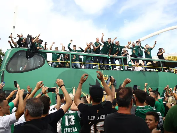 ΤΟ ΑΠΟΛΥΤΟ ΜΕΓΑΛΕΙΟ ΤΟΥ ΠΑΝΑΘΗΝΑΙΚΟΥ: Μια ημέρα απόλυτης «παράνοιας» σε αεροδρόμιο και ΟΑΚΑ (pics-vids)