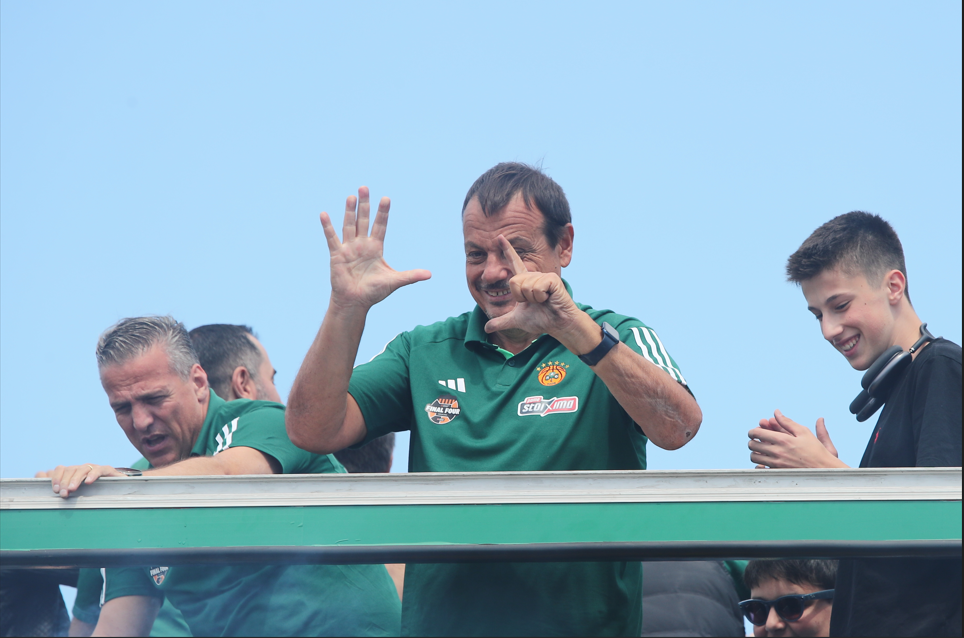 Υποδοχή Παναθηναϊκού: Η χειρονομία Αταμάν στο πούλμαν που «έφτιαξε» τον κόσμο