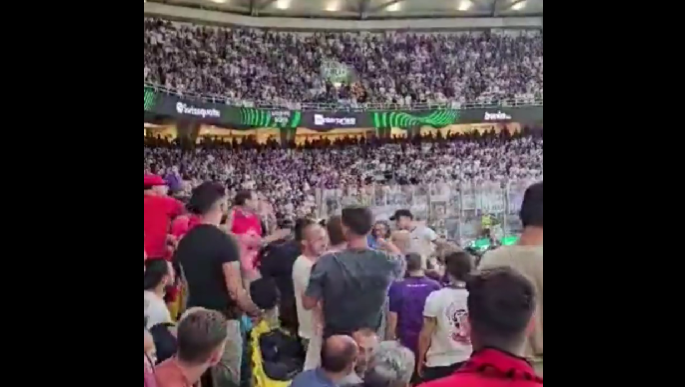 Ένταση στις εξέδρες της OPAP Arena μεταξύ οπαδών Ολυμπιακού - Φιορεντίνα (vid)